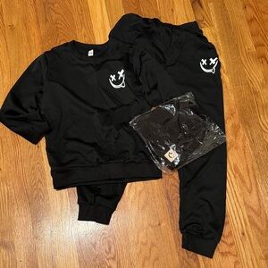 Black Smiley Face Sweatshirt and Joggers Set & hat size 130